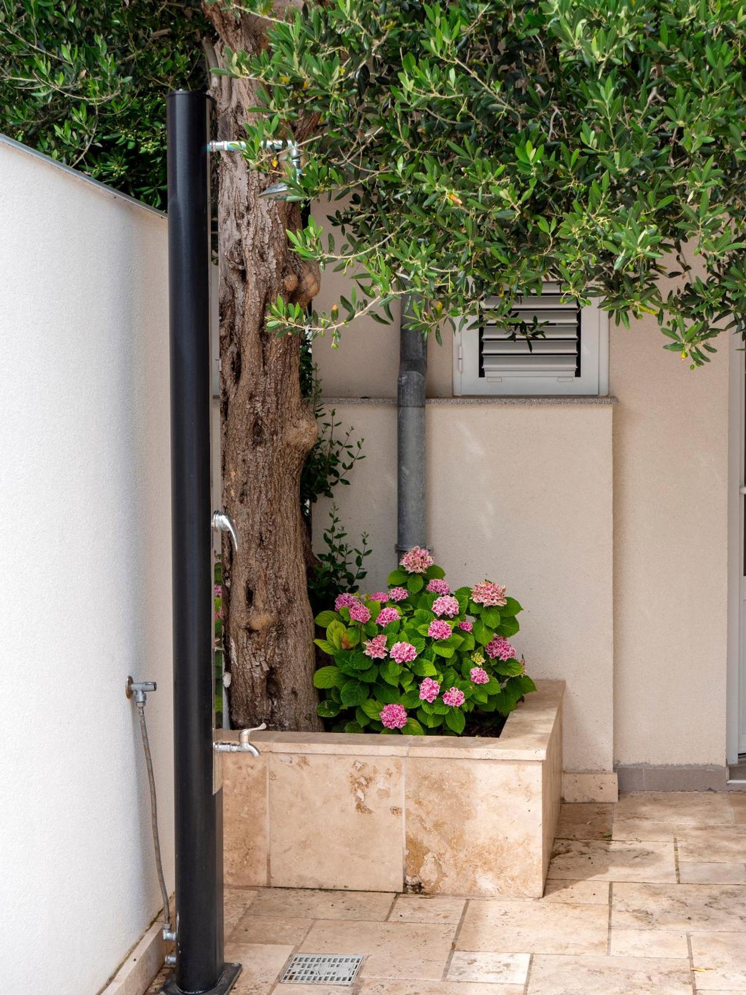 Haus Helga Apartment Rab Town Exterior foto