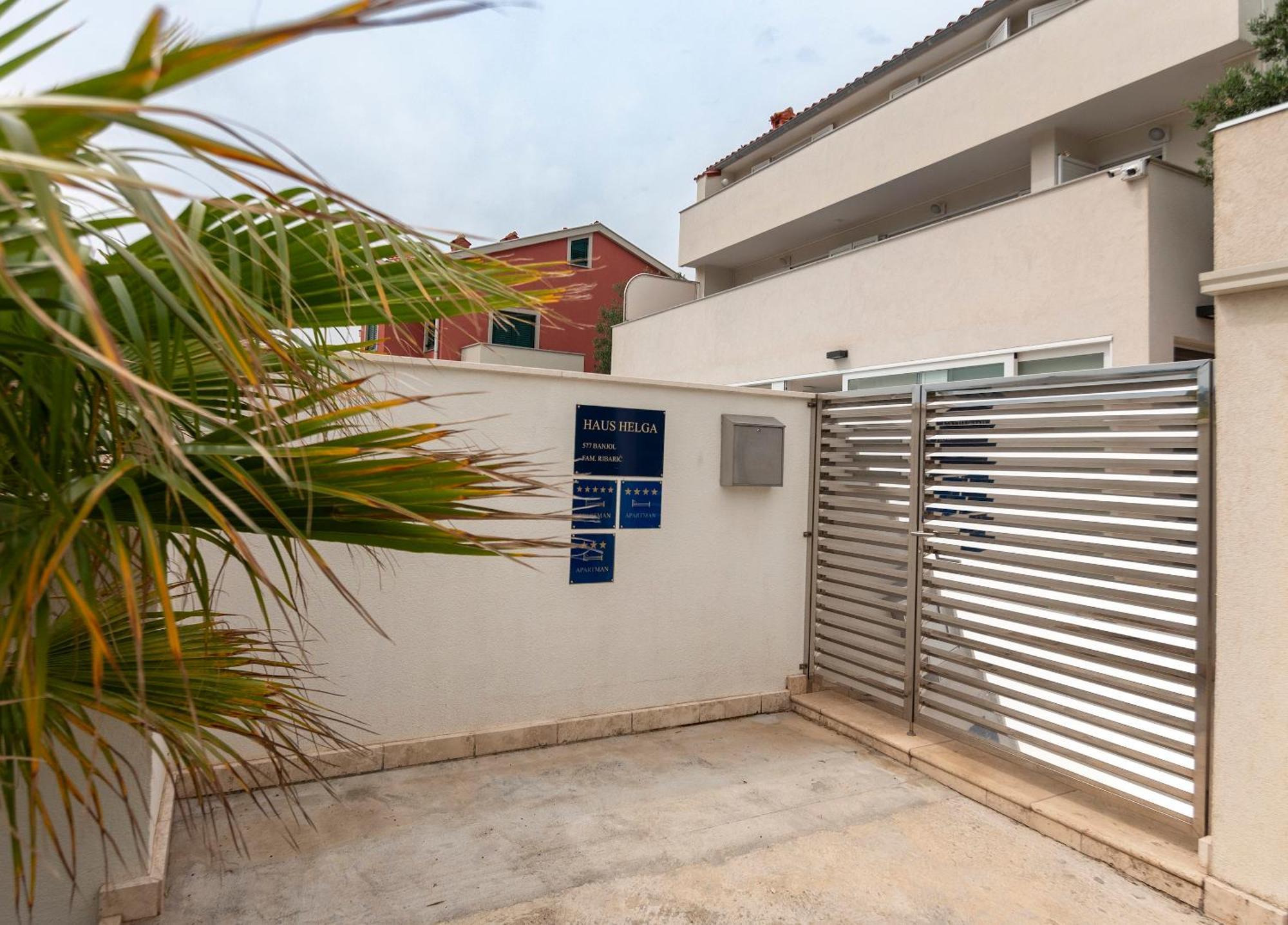 Haus Helga Apartment Rab Town Exterior foto